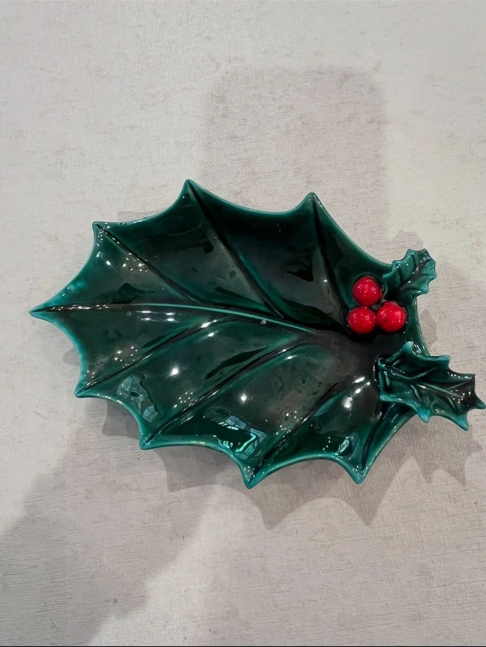 Vintage Lefton Holiday Holly Leaf Ceramic Dish in Dark Green with Red Berries.